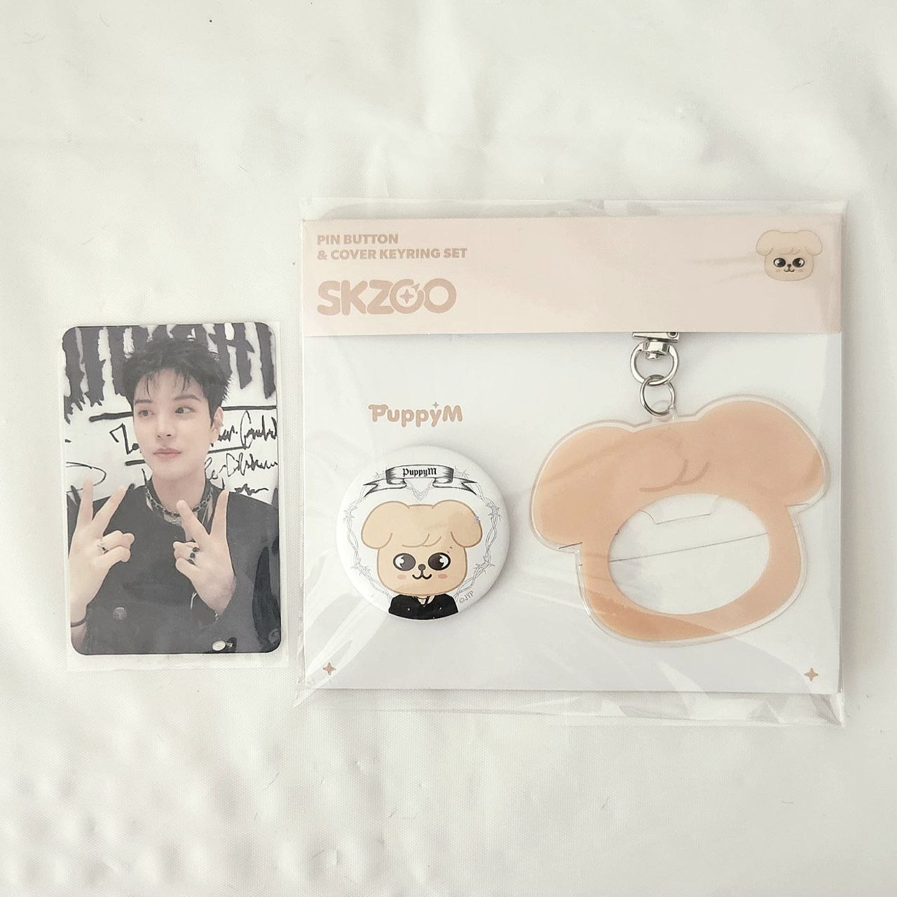 SKZOO ATE MD- PUPPY M PIN BUTTON & COVER KEYRING WITH PHOTOCARD SET